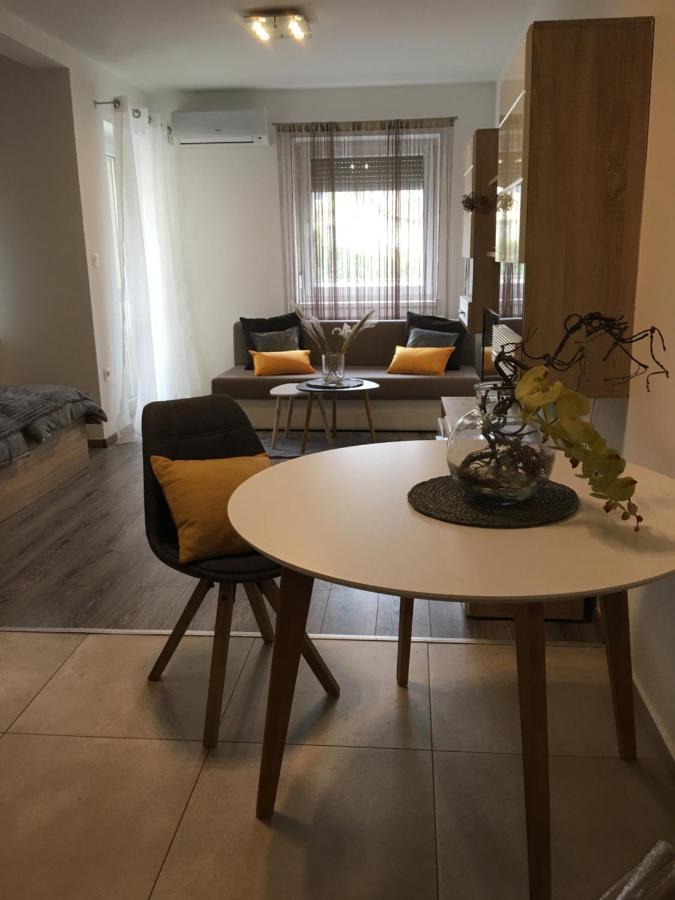 Home Apartment Шопрон Екстериор снимка