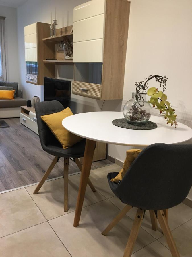 Home Apartment Шопрон Екстериор снимка