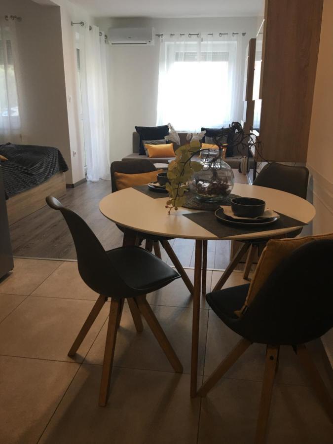Home Apartment Шопрон Екстериор снимка