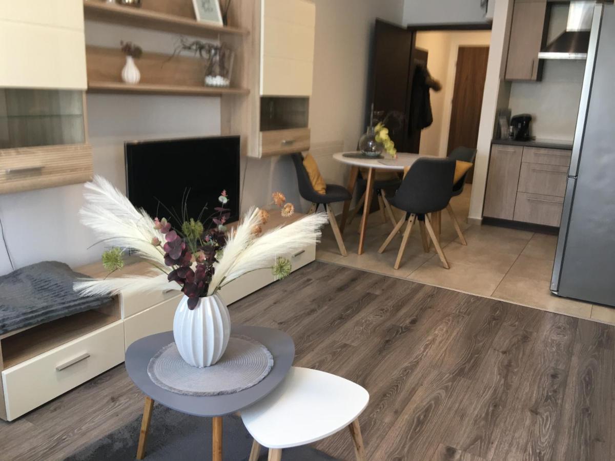 Home Apartment Шопрон Екстериор снимка